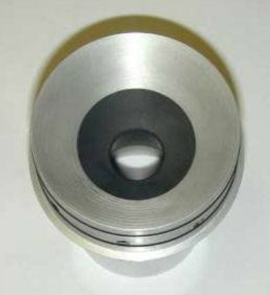 Reference nozzle with a graphite insert in a metal housing